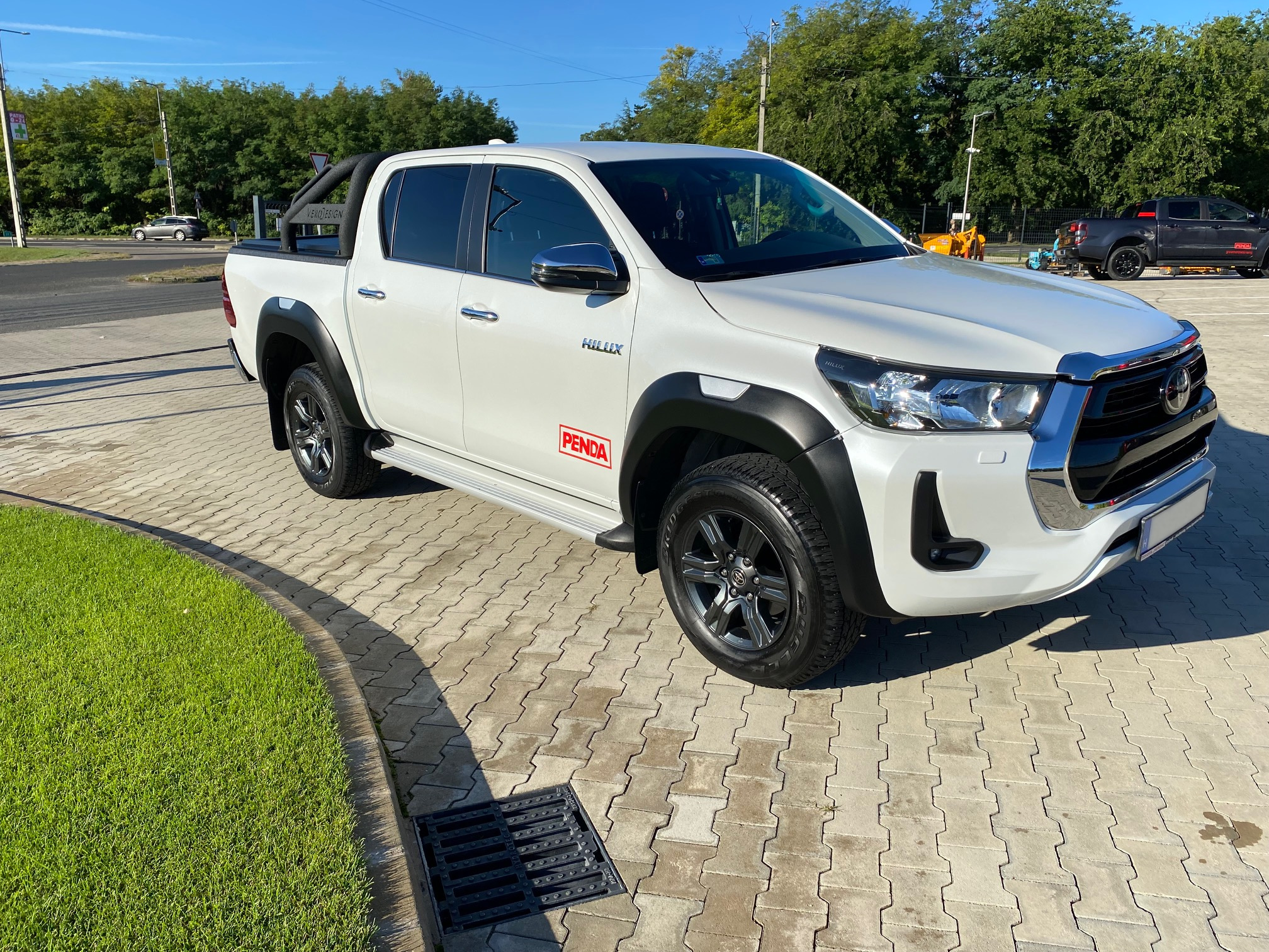 Eladó Toyota Hilux 2.8 D-4D 4×4 Double Active TSS – Automata, kitűnő állapot